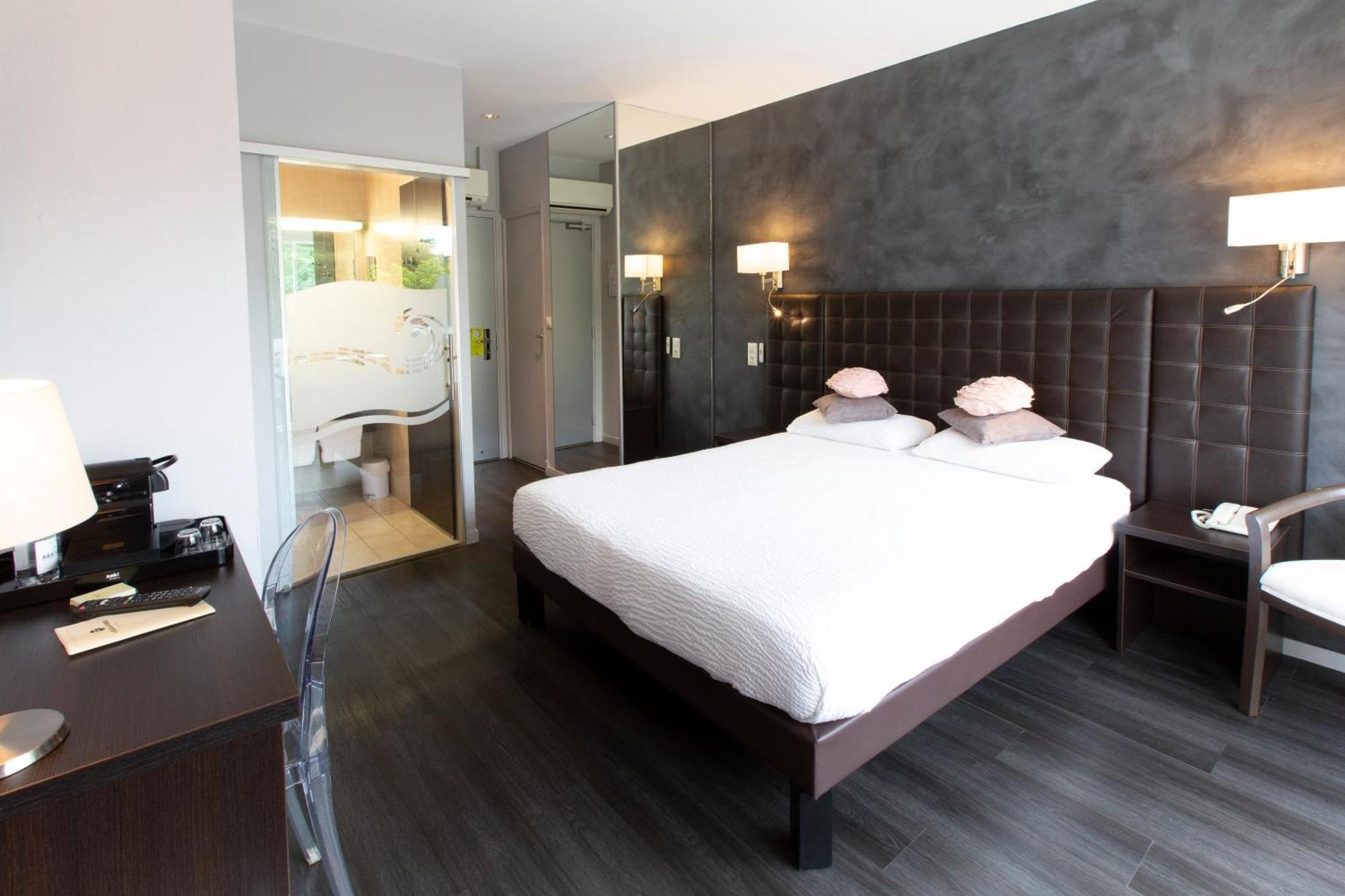 Logis Hotel - Restaurant - Spa - Le Relais De Farrou Villefranche-de-Rouergue Luaran gambar