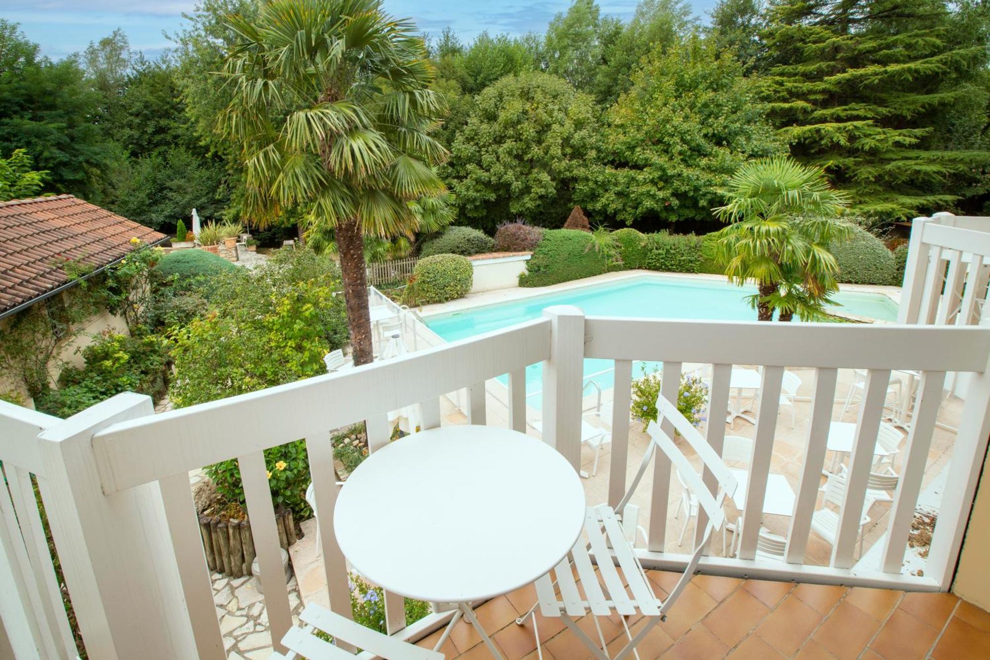 Logis Hotel - Restaurant - Spa - Le Relais De Farrou Villefranche-de-Rouergue Luaran gambar