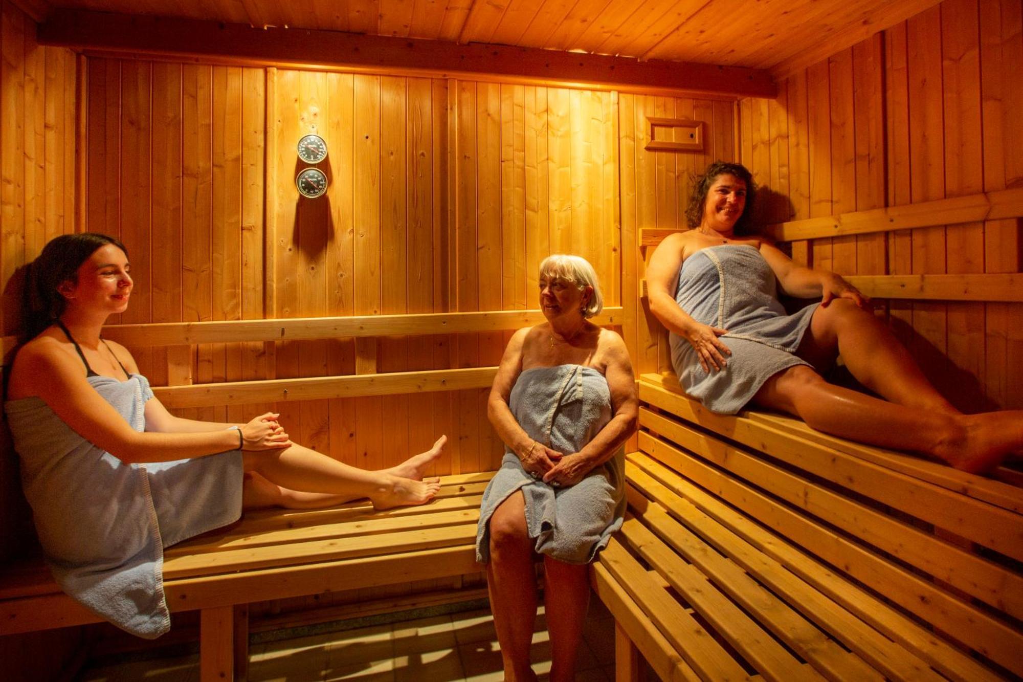 Logis Hotel - Restaurant - Spa - Le Relais De Farrou Villefranche-de-Rouergue Luaran gambar