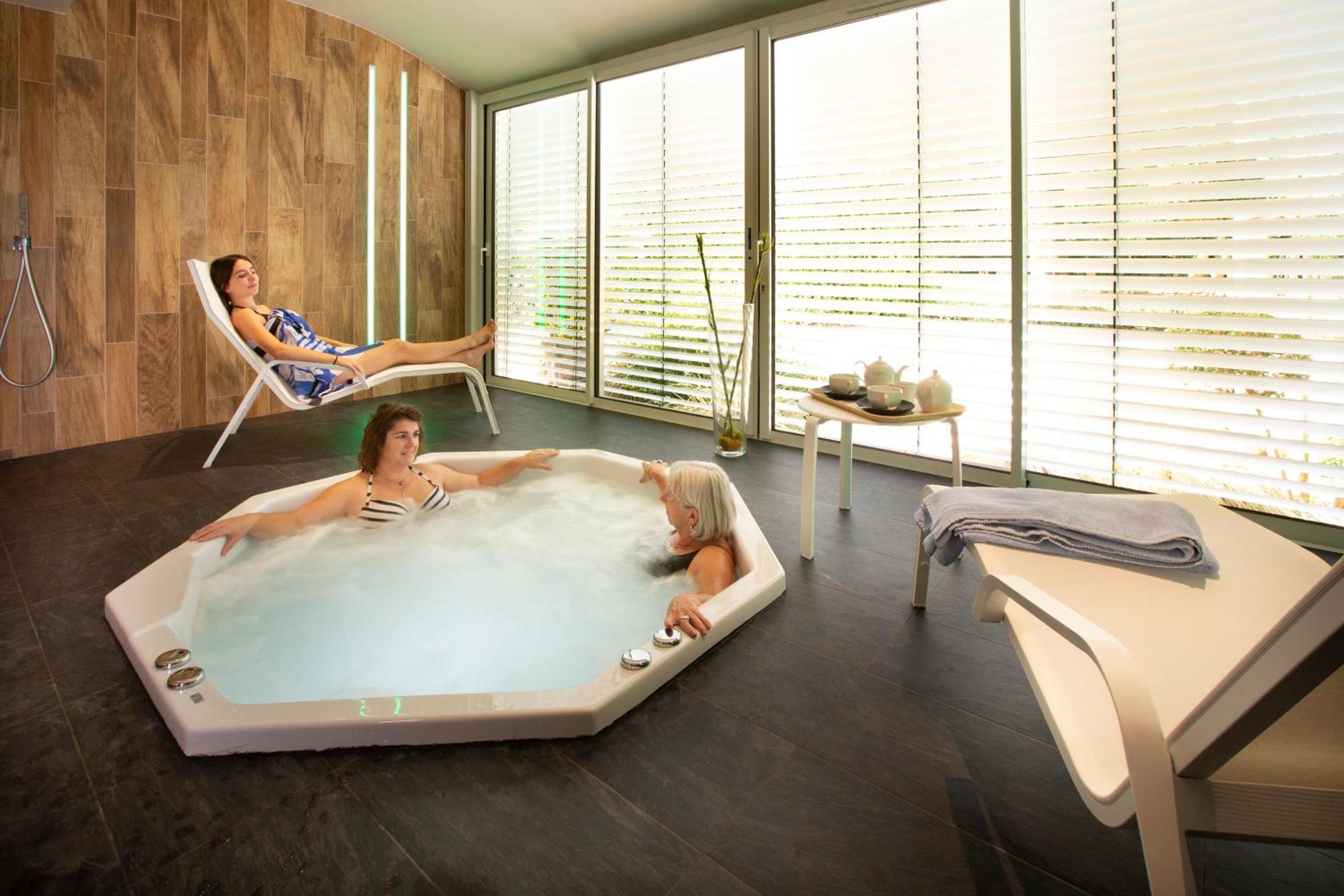 Logis Hotel - Restaurant - Spa - Le Relais De Farrou Villefranche-de-Rouergue Luaran gambar